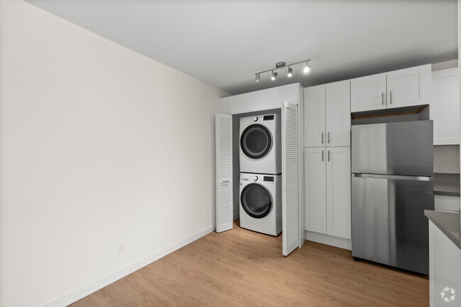 1BR, 1BA - 782SF - Dining Room