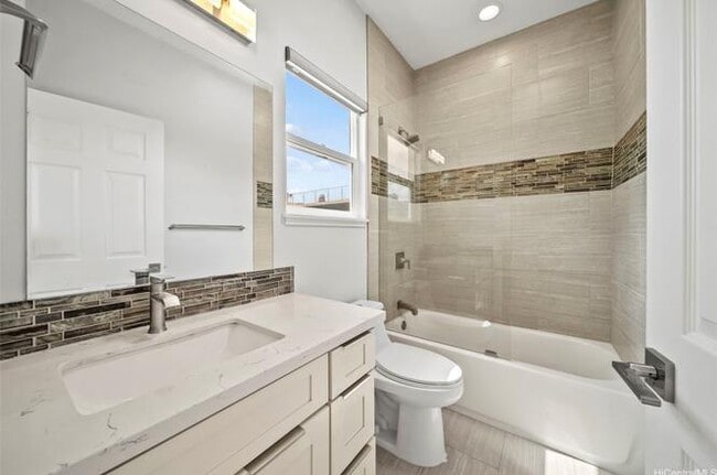 Photo - 1060 Spencer St