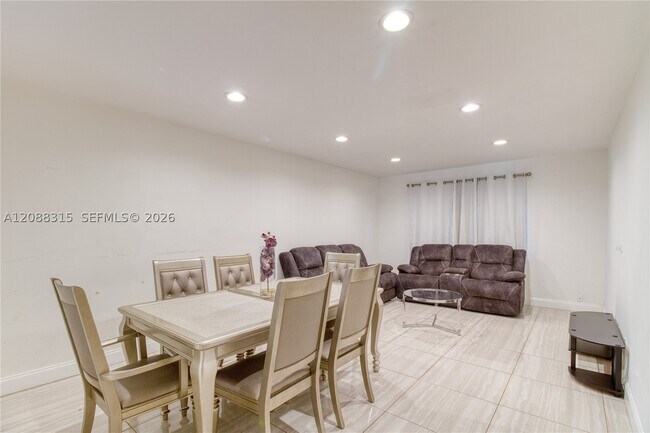 Photo - 5160 SW 40th Ave Unit 4D