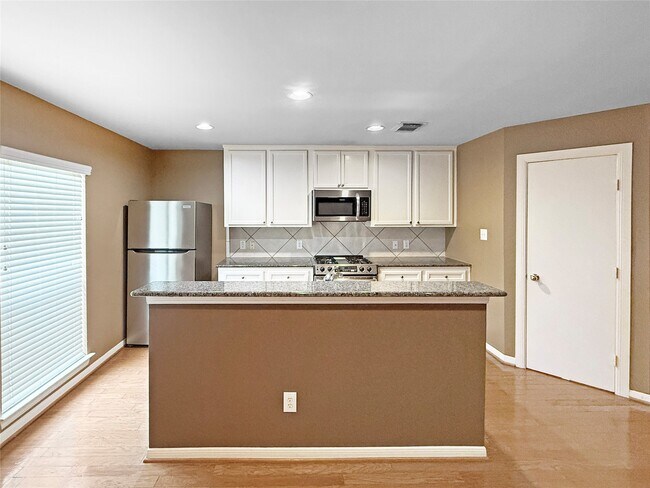 Photo - 1263 W 17th St