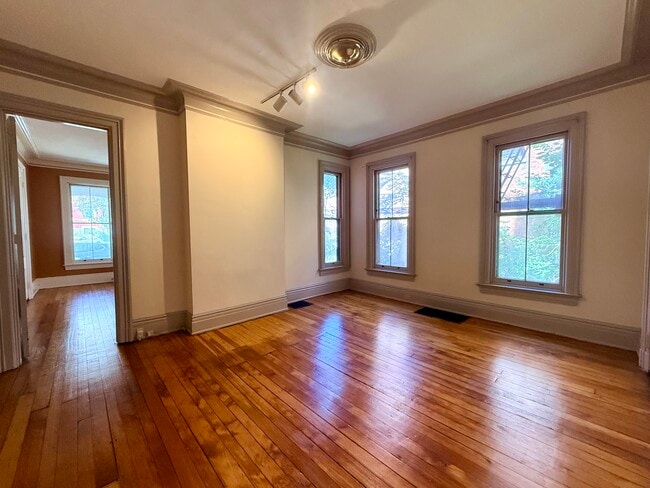 Building Photo - 2622 Moorman Ave Unit 1
