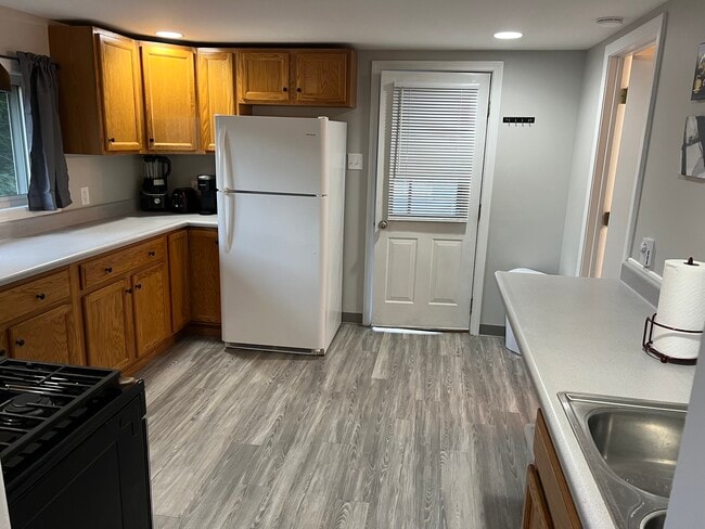 Building Photo - 14 1st St Unit B