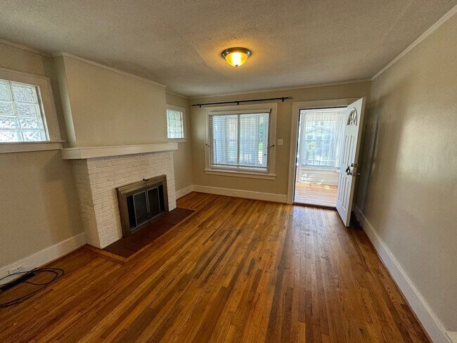 Photo - 2 bed 1 bath ranch walking distance to Dow...