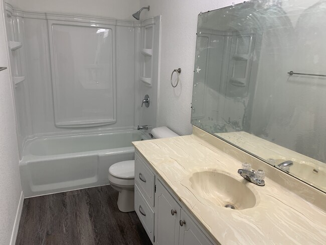 Photo - 2300 Richmond Rd