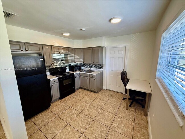 Photo - 2633 NW 9th Ave Apartment Unit 1