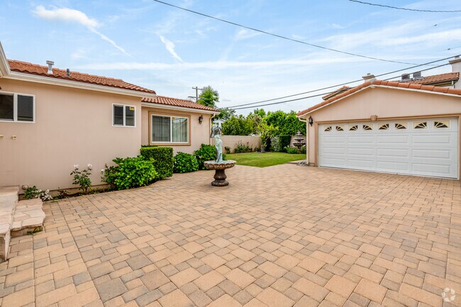 Edificio alternativo - 4937 Hesperia Ave