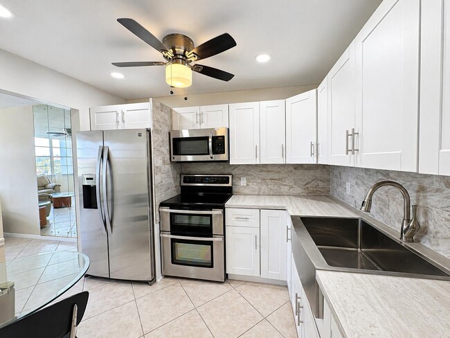 Photo - 2025 NE 164th St Unidad 305