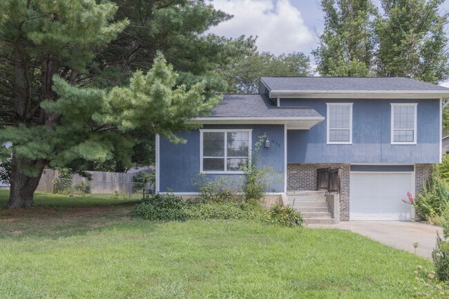 Building Photo - 1850 W Amos Dr
