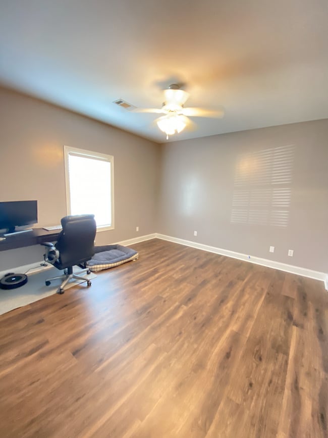 Building Photo - Completely Renovated Duplex in Auburn