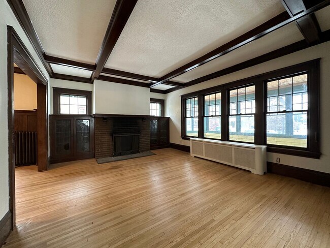 Photo - Charming 5 Bedroom House in St.Paul!