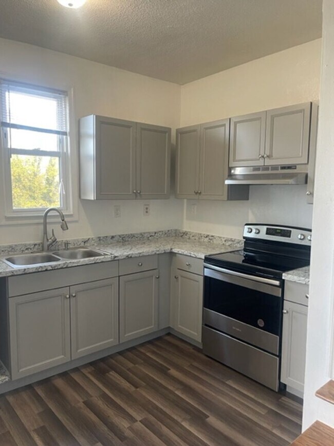 Photo - FOR RENT WILLOUBHY AREA!