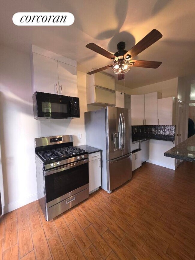 Photo - 129 Moffat St