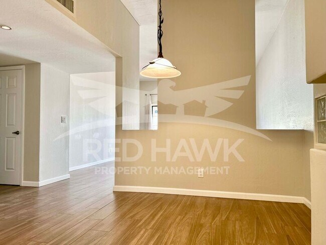 Photo - 1906 E Sunburst Ln