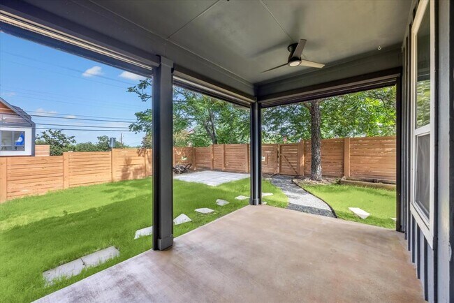 Photo - 1300 Walnut Ave