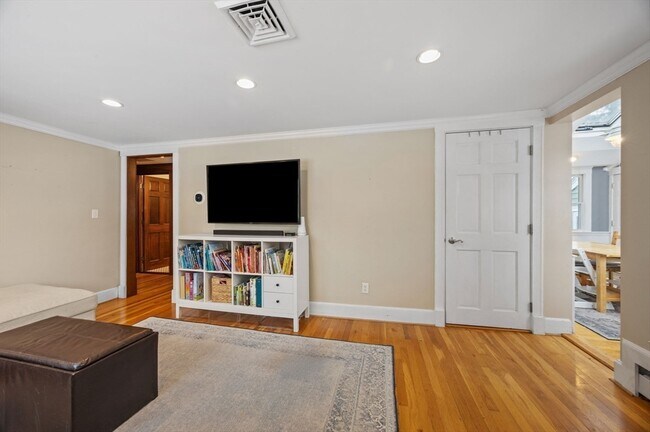 Photo - 19 Blossom Ln