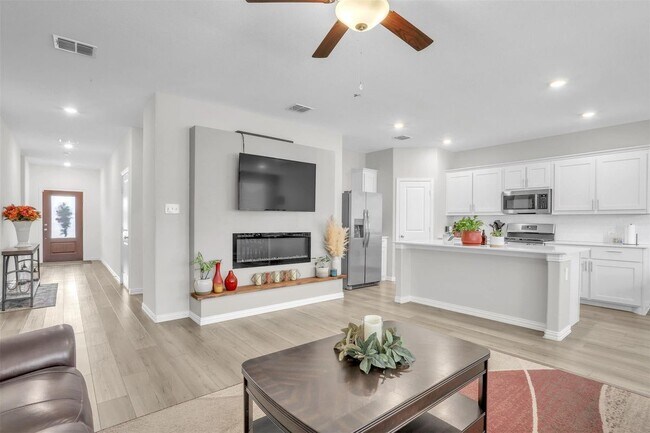 Photo - 3220 Sioux Trl