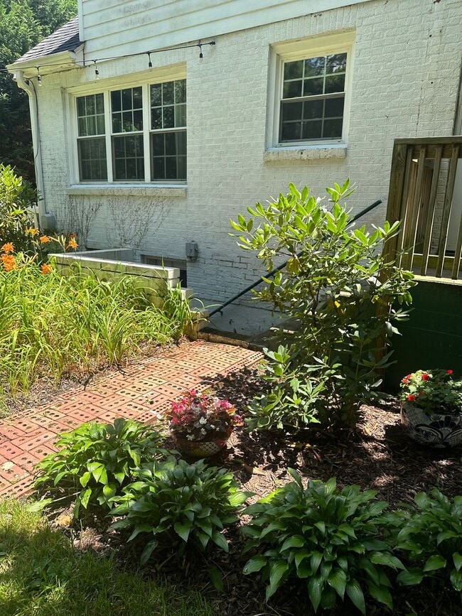 Photo - $2800 per month 3 bedroom 2 bath house in ...