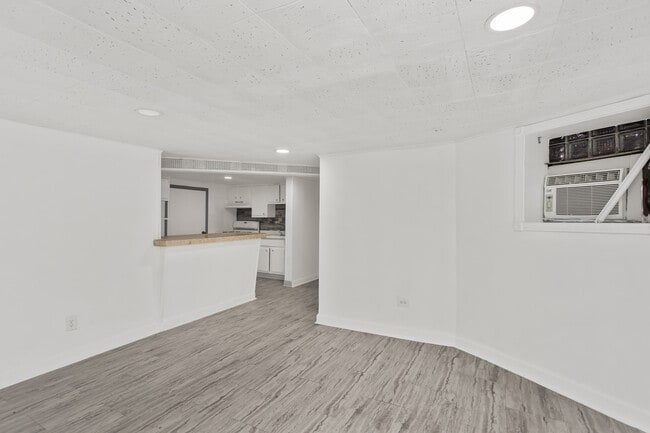 Photo - 6246 N Oakley Ave