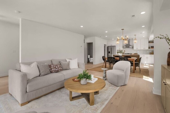 Photo - 909 Cheatham Pl