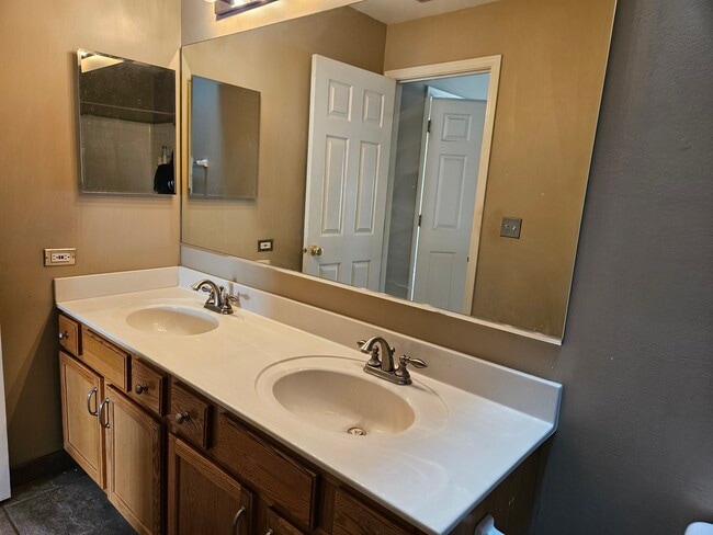 Photo - 1421 Meadowsedge Ln