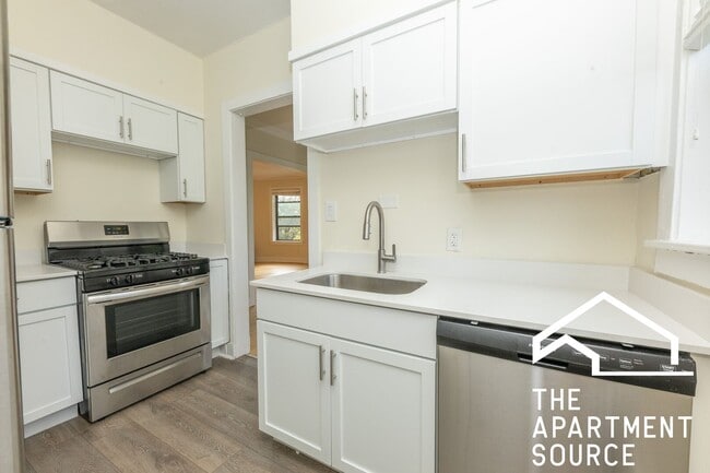 Building Photo - 209 Kedzie St Unit 3A