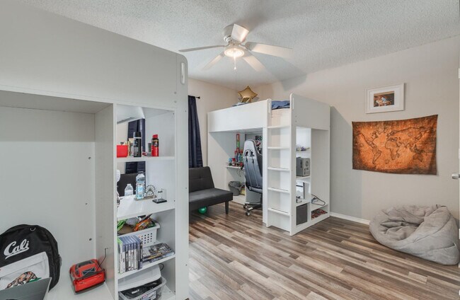 Photo - 308 McMurtry Dr House