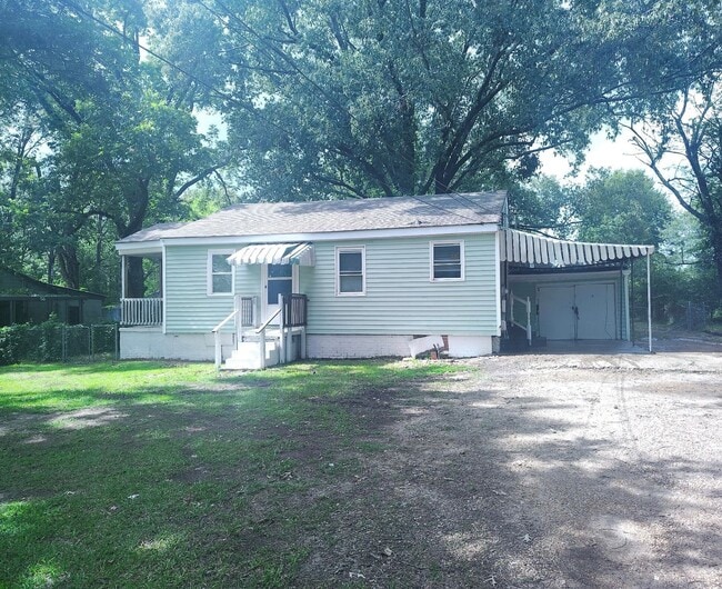 Building Photo - 4638 S McRaven Rd