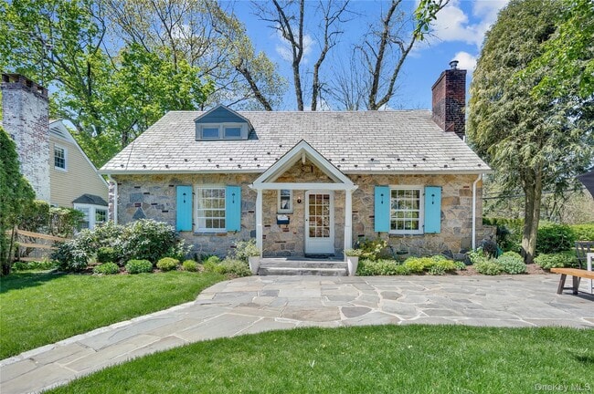 Building Photo - 53 Sheldrake Ave