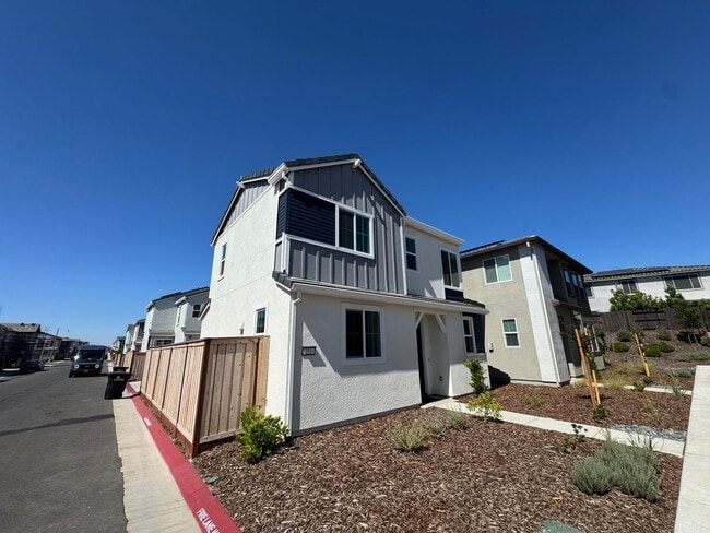 Photo - BRAND NEW SOLAR HOME IN LINCOLN!