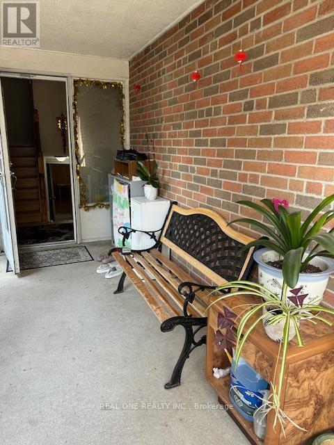 Photo - 334 Chester Le Blvd