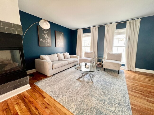 Photo - 3 bed 2.5 bath Located in the Heart of The Hill