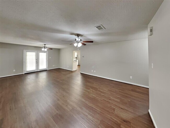 Photo - 28707 Binefield St