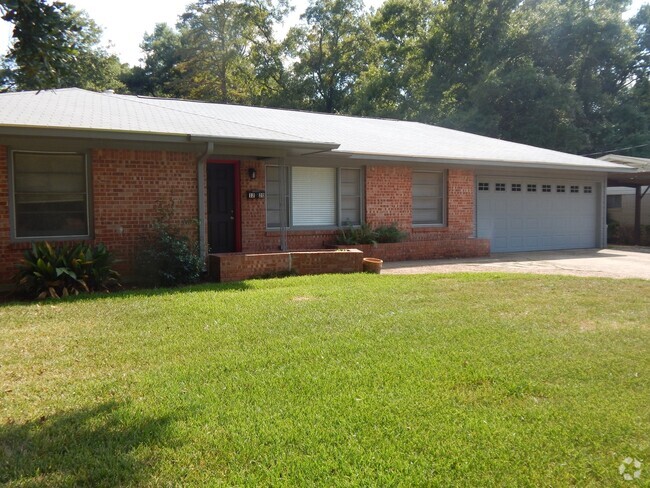 Building Photo - Spacious 3 Bedroom, 1-1/2 Bath Home in Tyler!