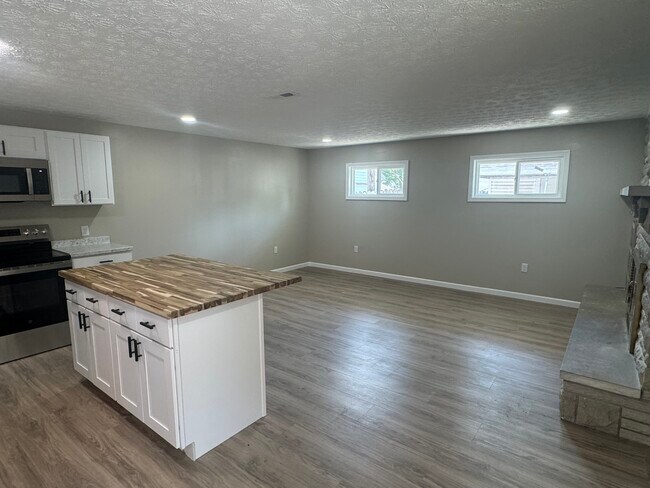 901 E Sycamore St Unit 4