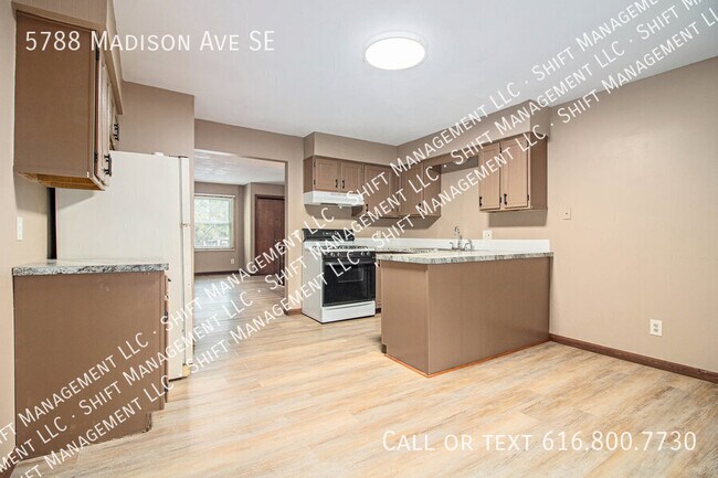 Photo - 5788 Madison Ave SE
