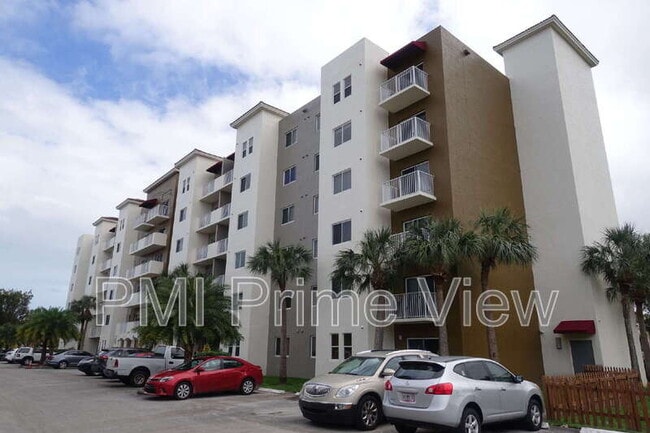 Building Photo - 11040 SW 196th St Unit #409