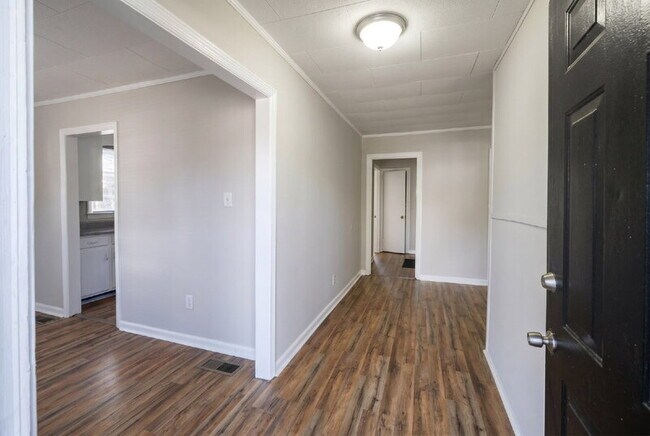 Photo - 112 Second St SW