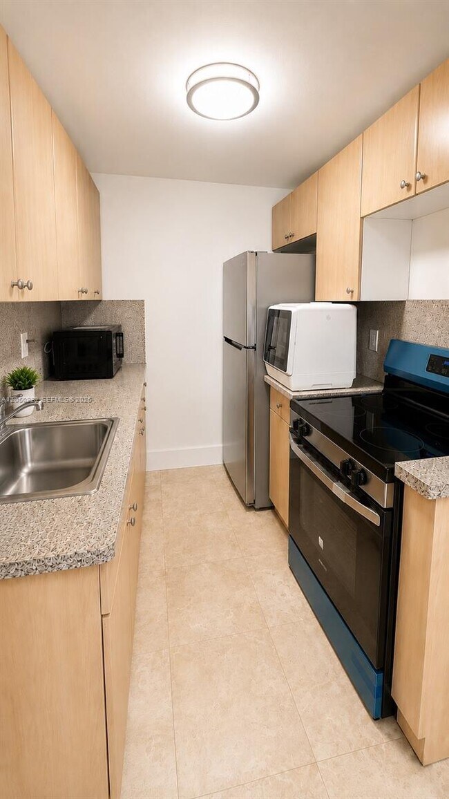 1319 Meridian Ave Unit 208