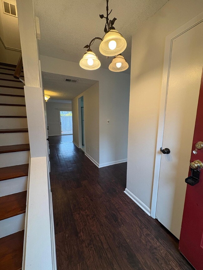 Building Photo - 571 Winding Creek Rd Unit #F