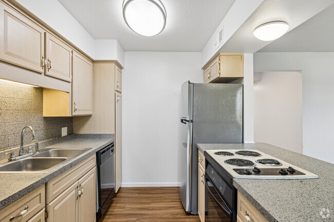 2BR, 1BA - 1,020SF - Kitchen