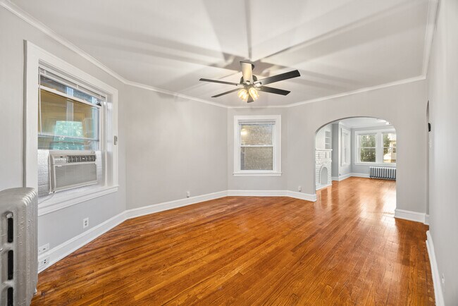 Photo - 2443 W Gunnison St Unit 1