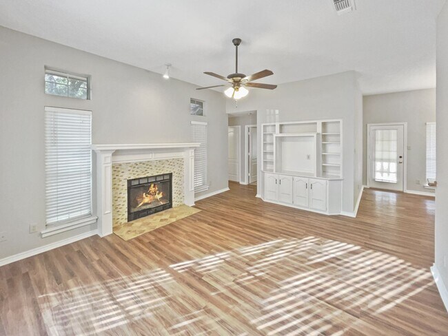 Photo - Charming 3 Bed, 2 Bath Home in Prime Fort ...
