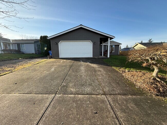 Photo - 571 SE Mountain View Rd