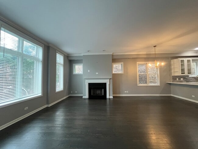 Photo - 540 W Oakdale Ave Unit 2W