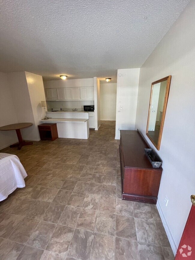 Building Photo - Studio Apartment on Las Vegas Strip - Clos...