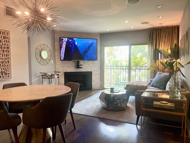 Photo - 141 S Clark Dr Unit 423