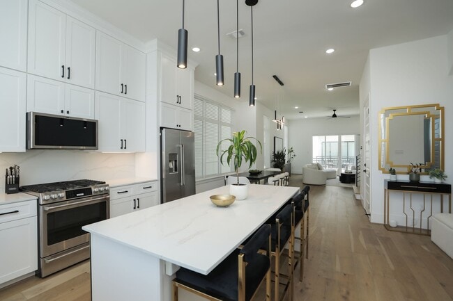 Building Photo - 5704 Fairdale Ln