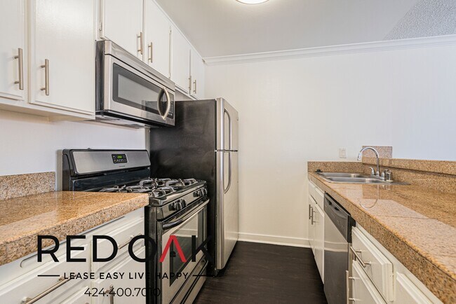 Photo - 1522 N Formosa Ave Unit 207