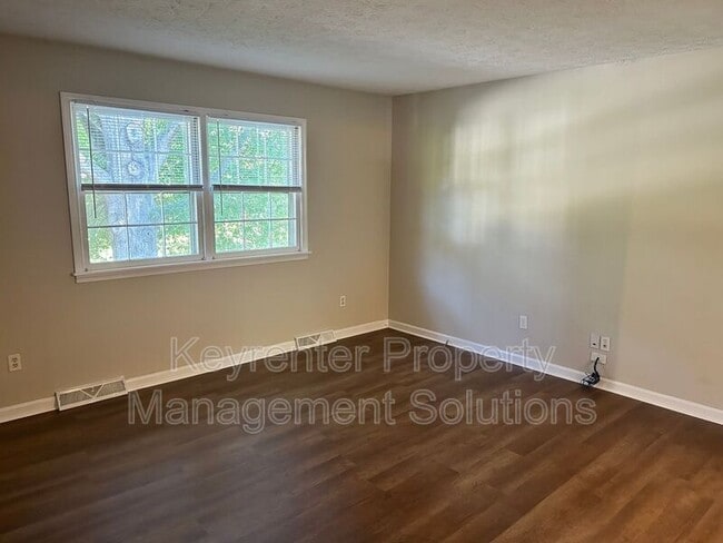 Photo - 510 Shore Rd