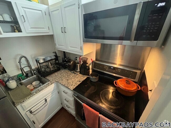 Building Photo - 429 Marlborough St Rental